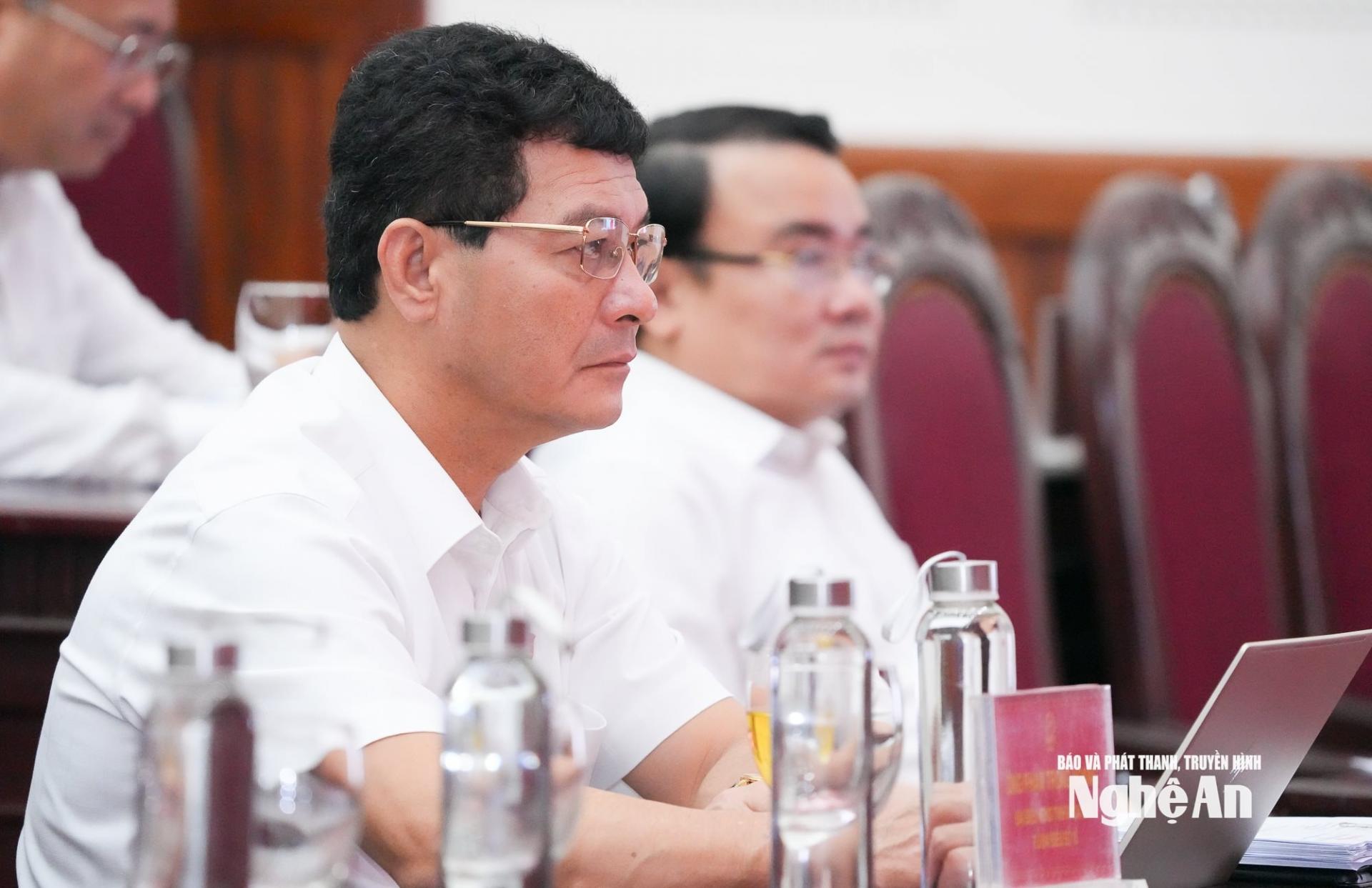 Các đại biểu HĐND tỉnh tại phiên chất vấn và trả lời chất vấn.