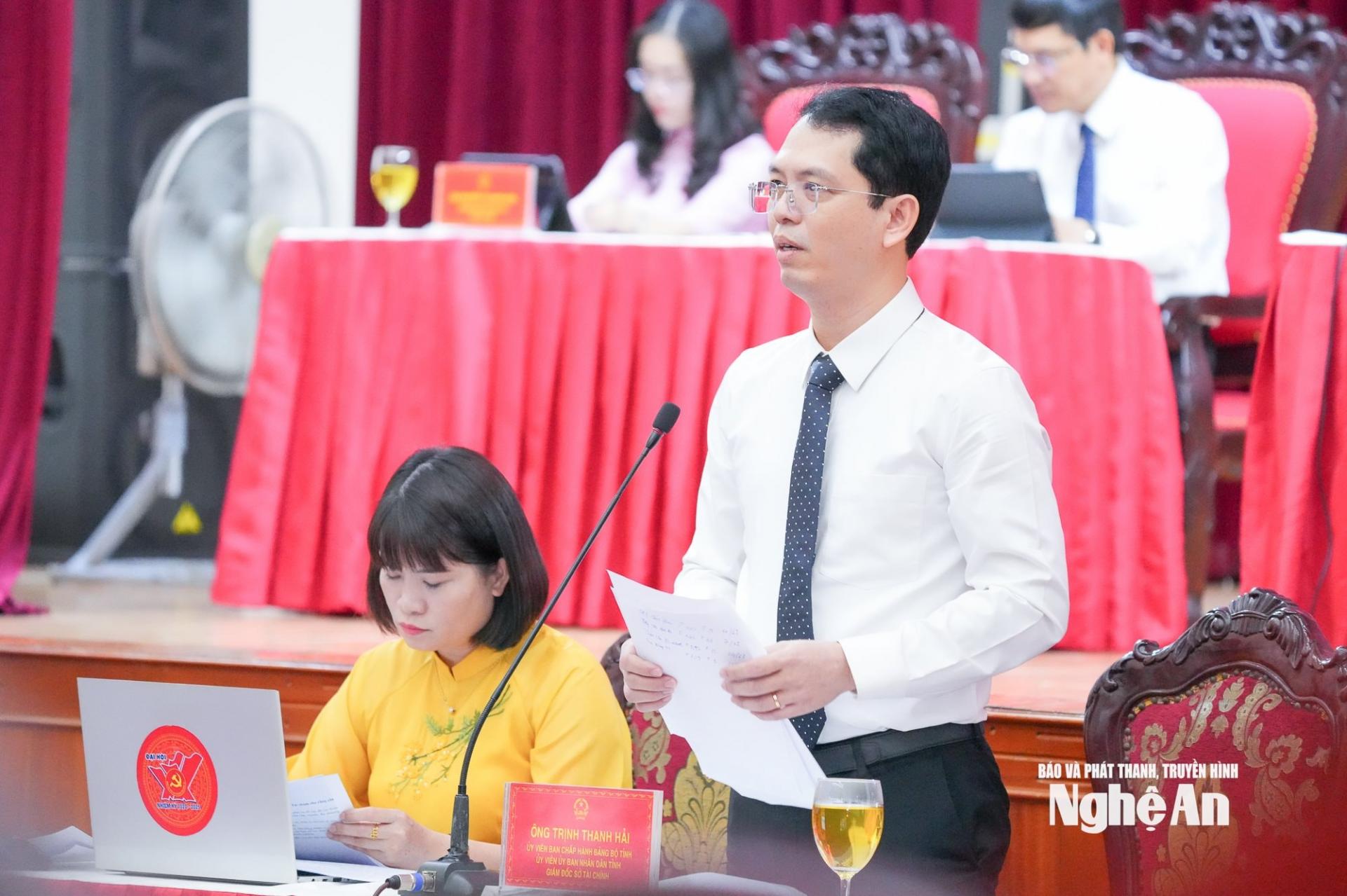 Giám đốc Sở Tài chính Trịnh Thanh Hải là người trả lời chính.