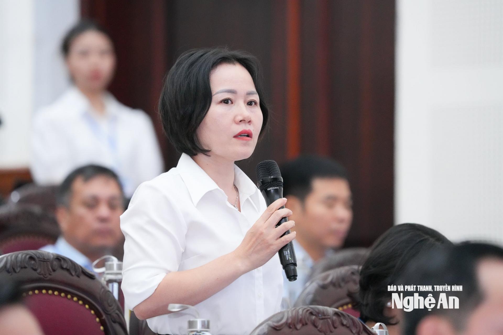 PG88 link Code Lê Thị Kim Chung (Tổ đại biểu số 5) phát biểu chất vấn.