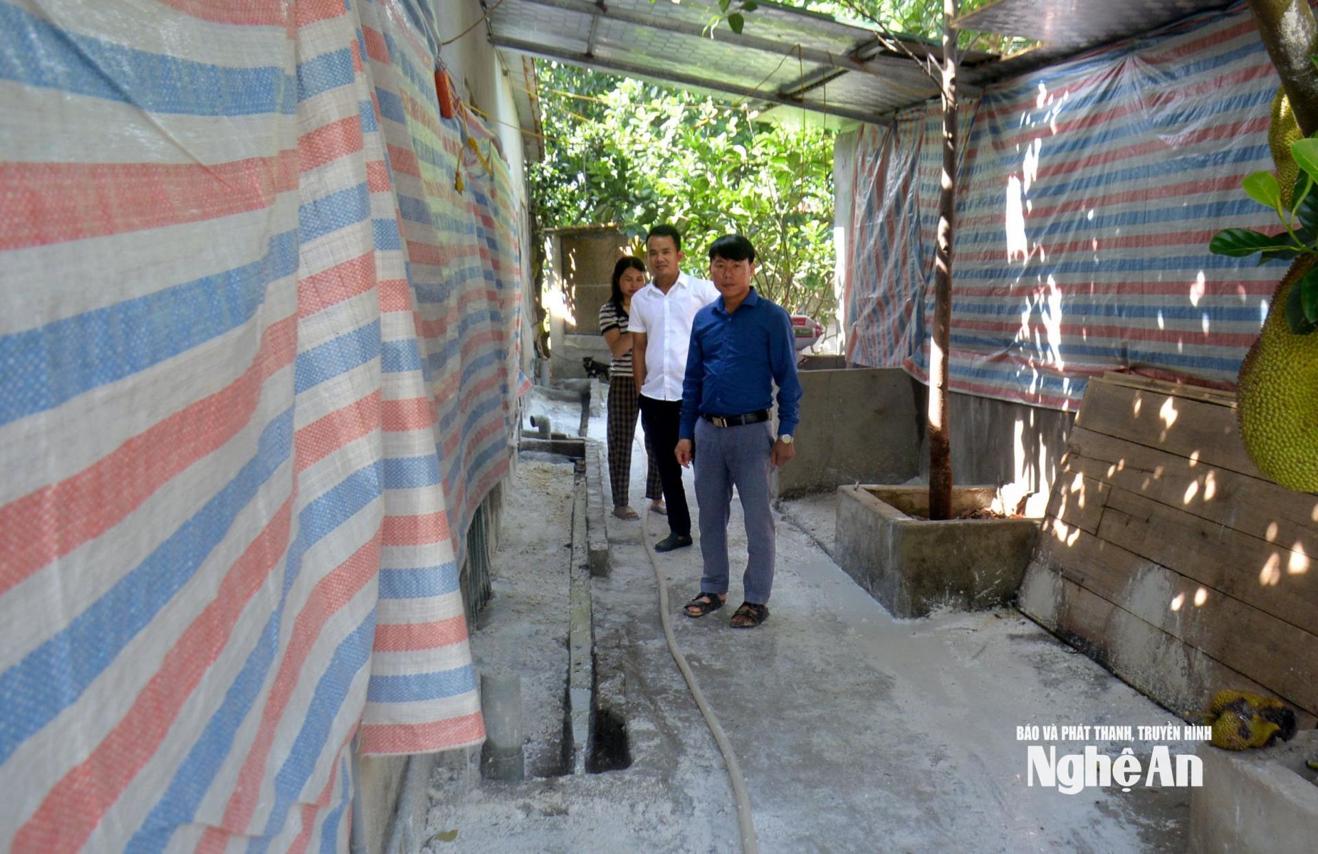 Một khu vực chuồng trại của người dân xã Hoa Quân được thực hiện các giải pháp phòng bệnh. Ảnh: Xuân Hoàng