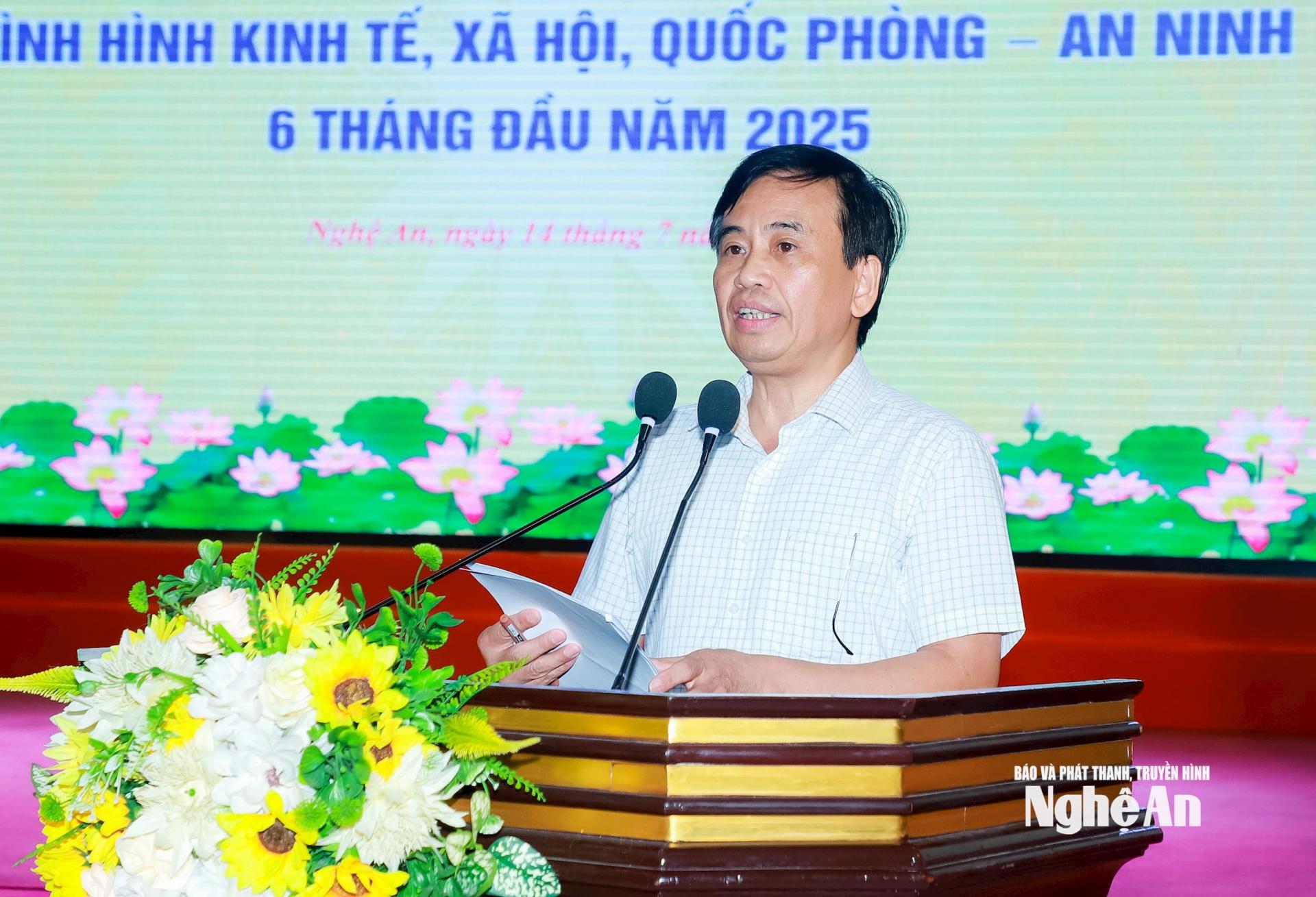 Phó Giám đốc Sở Văn hóa, PG88 go Xócđĩa và PG 88 Bóng Đá Nguyễn Bá Hảo phát biểu mở đầu cuộc họp báo. Ảnh: Thành Duy