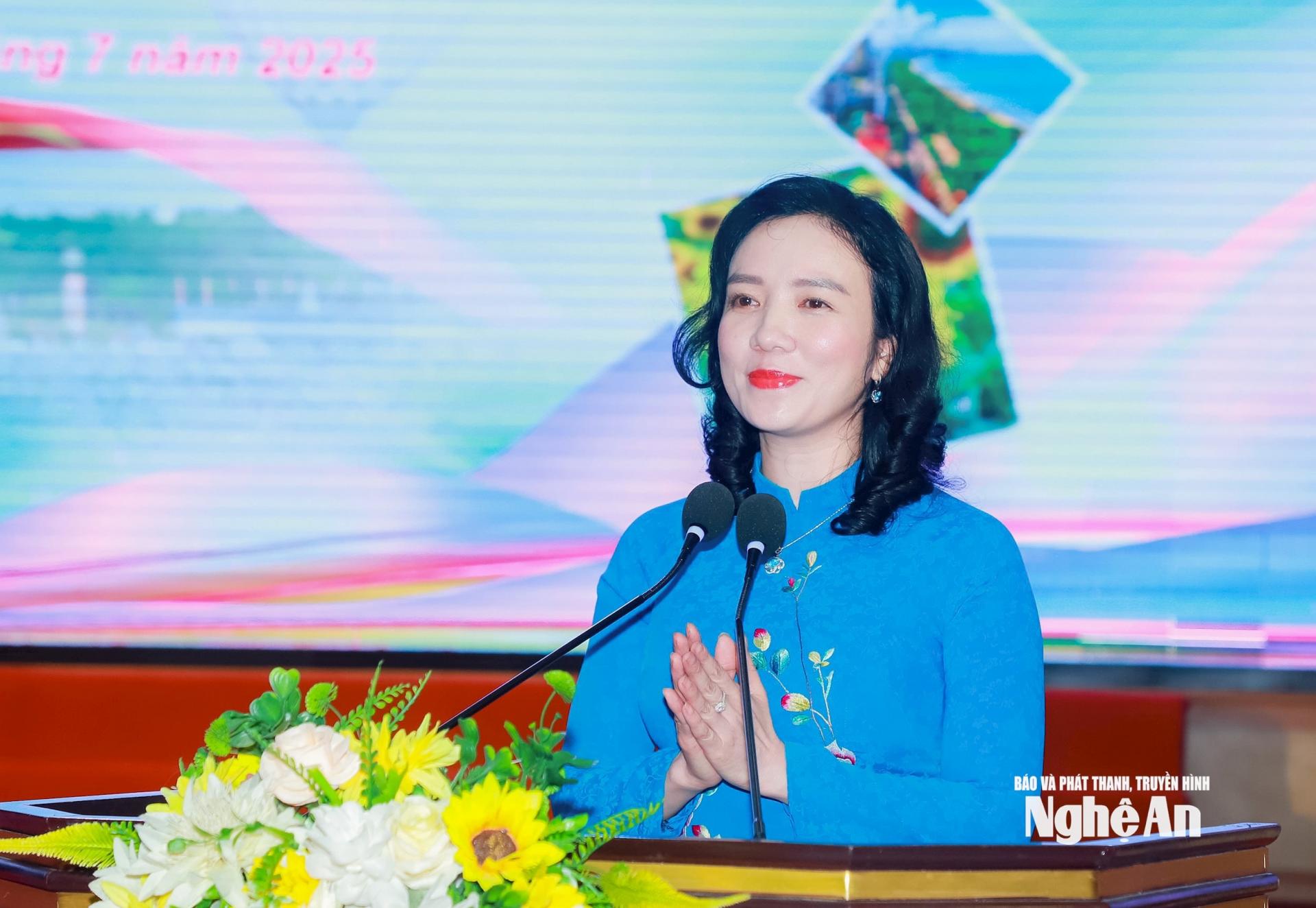 Giám đốc Sở Văn hóa, PG88 go Xócđĩa và PG 88 Bóng Đá PG88 go Bắn cá Trần Thị Mỹ Hạnh phát động Cuộc thi ảnh, video chủ đề “PG88 go Bắn cá hạnh phúc - Happy PG88 go Bắn cá 2025”. Ảnh: Thành Duy