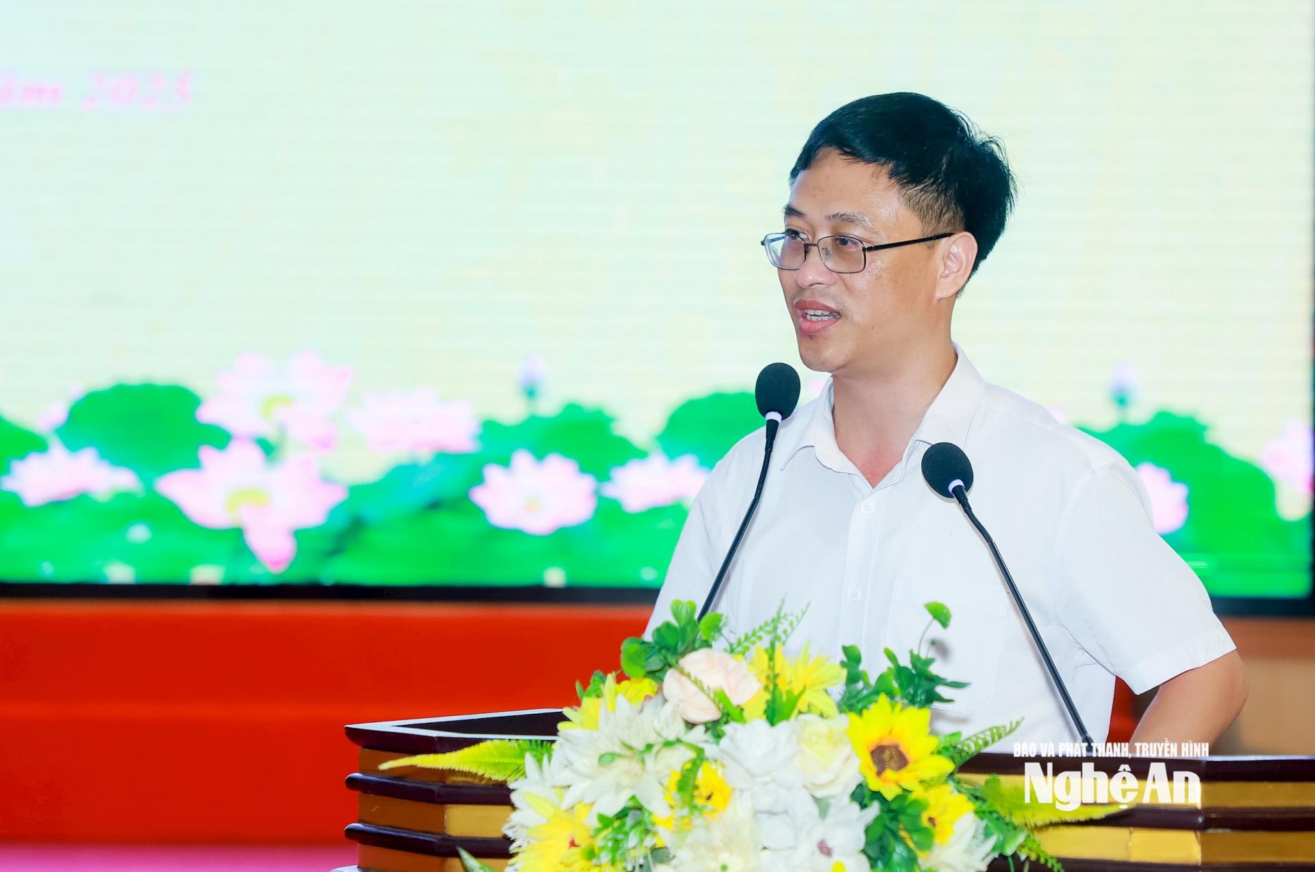 Phó Giám đốc Sở Nội vụ PG88 go Bắn cá Lê Văn Lĩnh trả lời tại họp báo. Ảnh: Thành Duy
