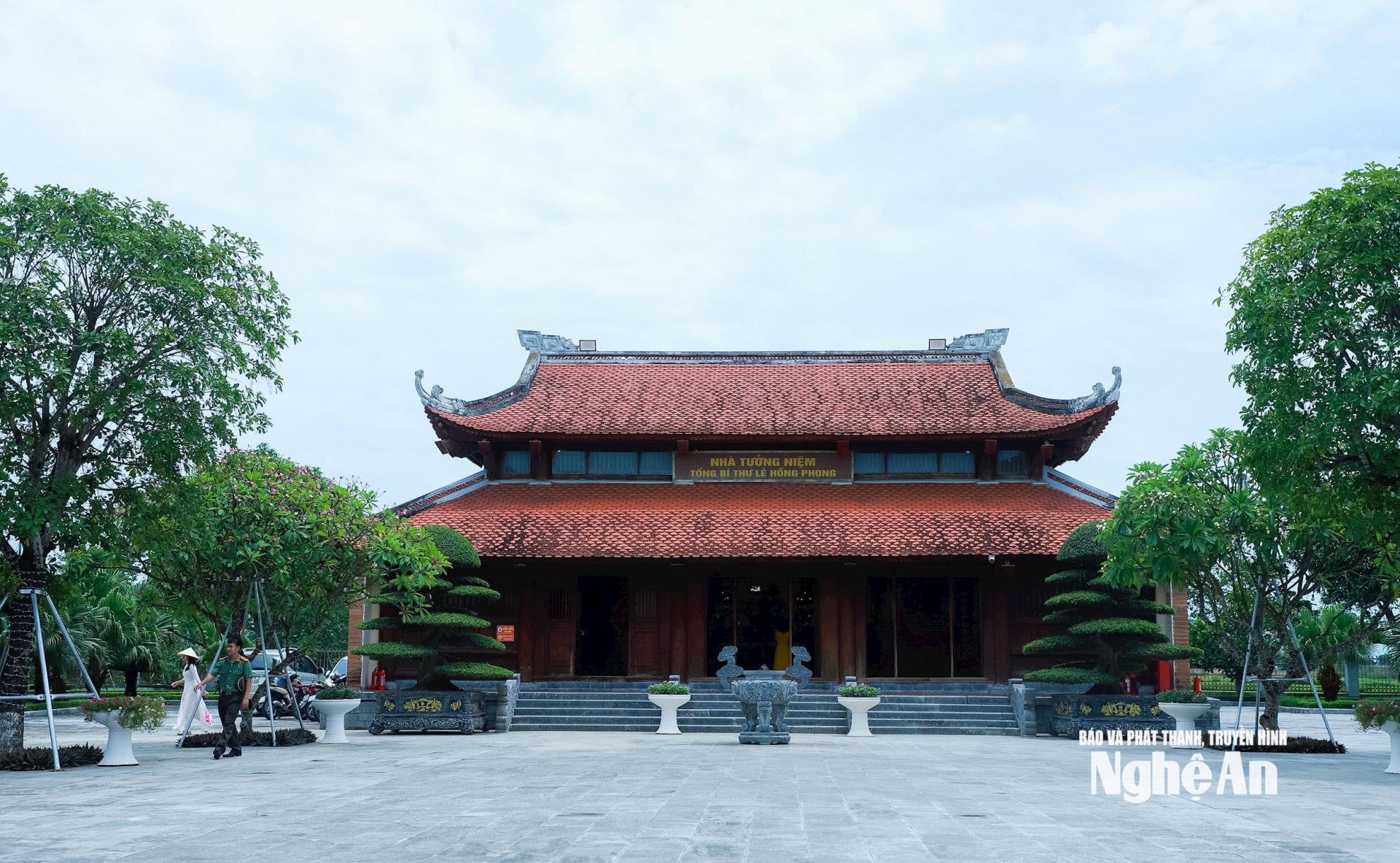 Nhà tưởng niệm Tổng Bí thư Lê Hồng Phong trong khuôn viên Di tích Quốc gia - Khu lưu niệm Tổng Bí thư Lê Hồng Phong. Ảnh: Thành Duy
