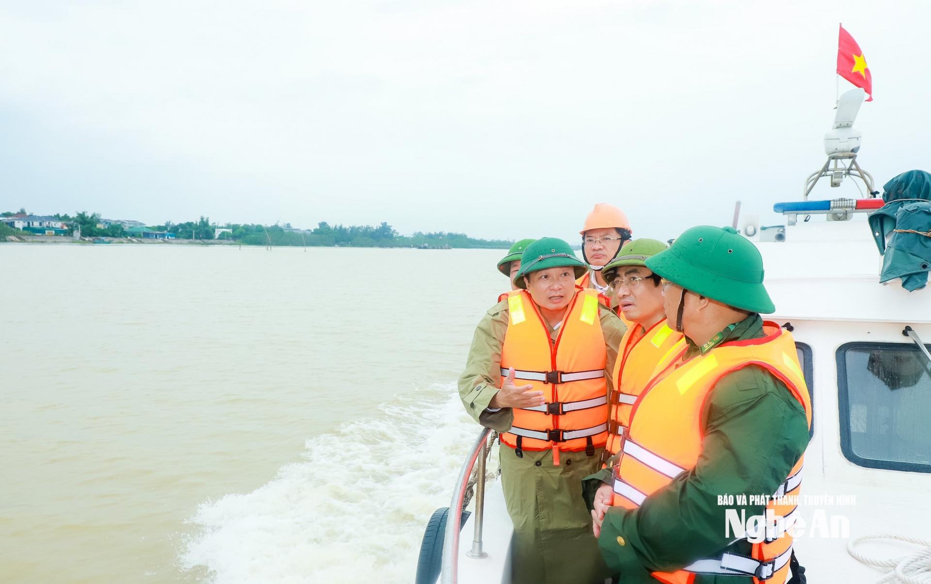 PG88 go Bắn cá UBND tỉnh Lê Hồng Vinh trao đổi với với các lực lượng chức năng và các địa phương. Ảnh: Thành Duy