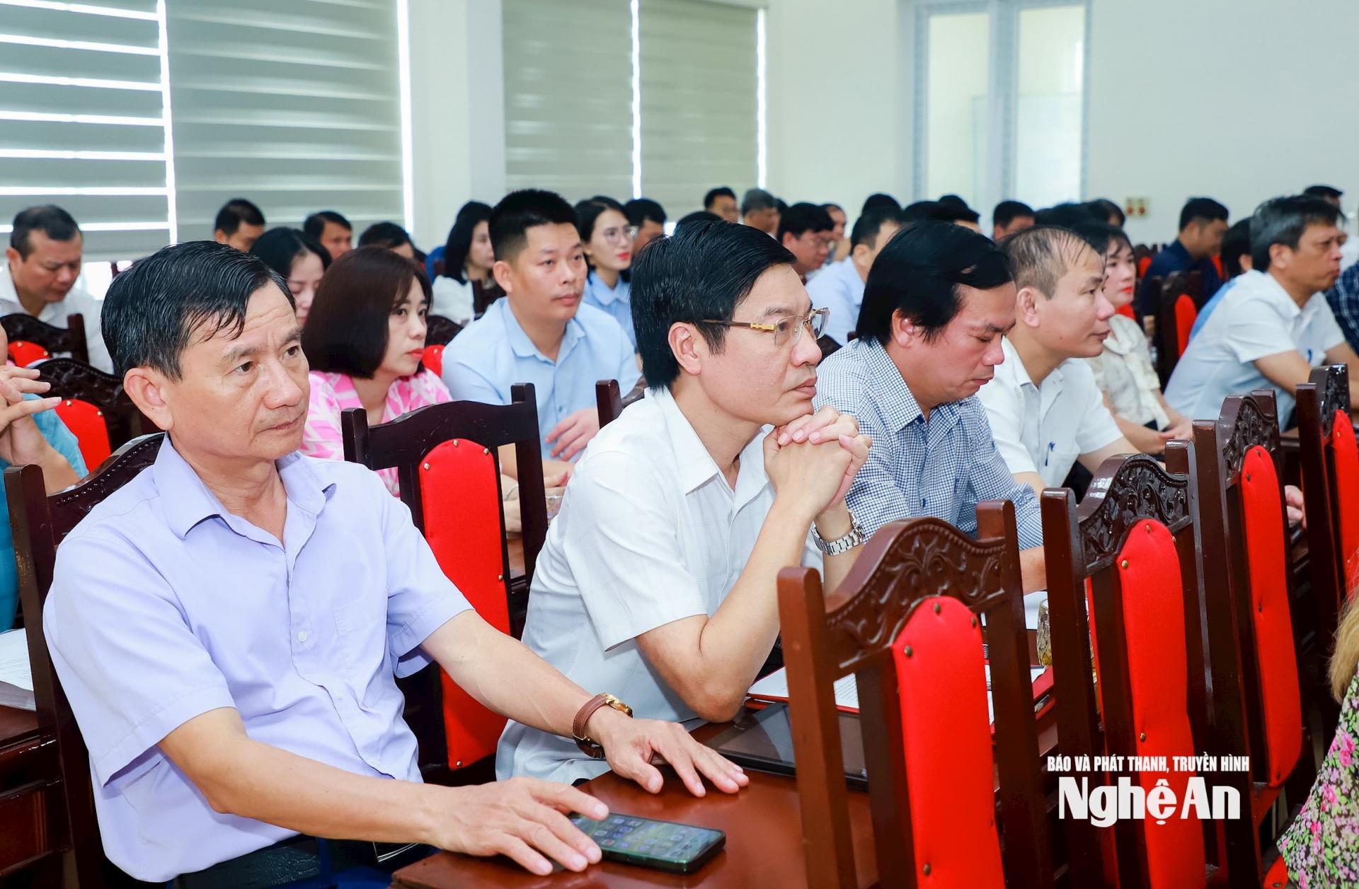 Các đại biểu dự Hội nghị.