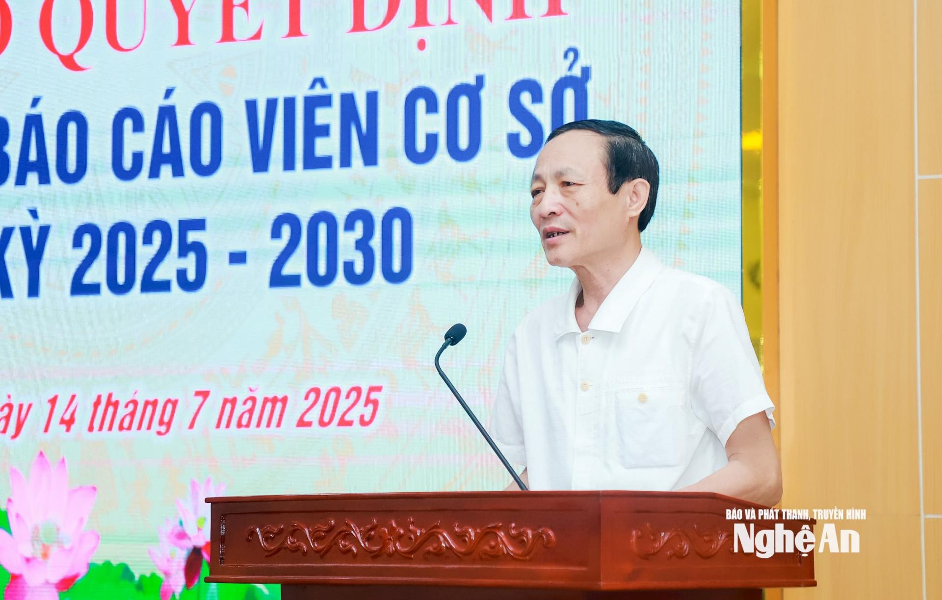 Đồng chí Hoàng Văn Nhiên - Phó Bí thư chuyên trách Đảng ủy UBND tỉnh kết luận Hội nghị.