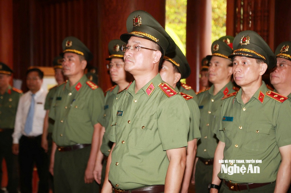 Đoàn đại biểu tưởng nhớ công ơn to lớn của PG88 go Bắn cá Hồ Chí Minh.
