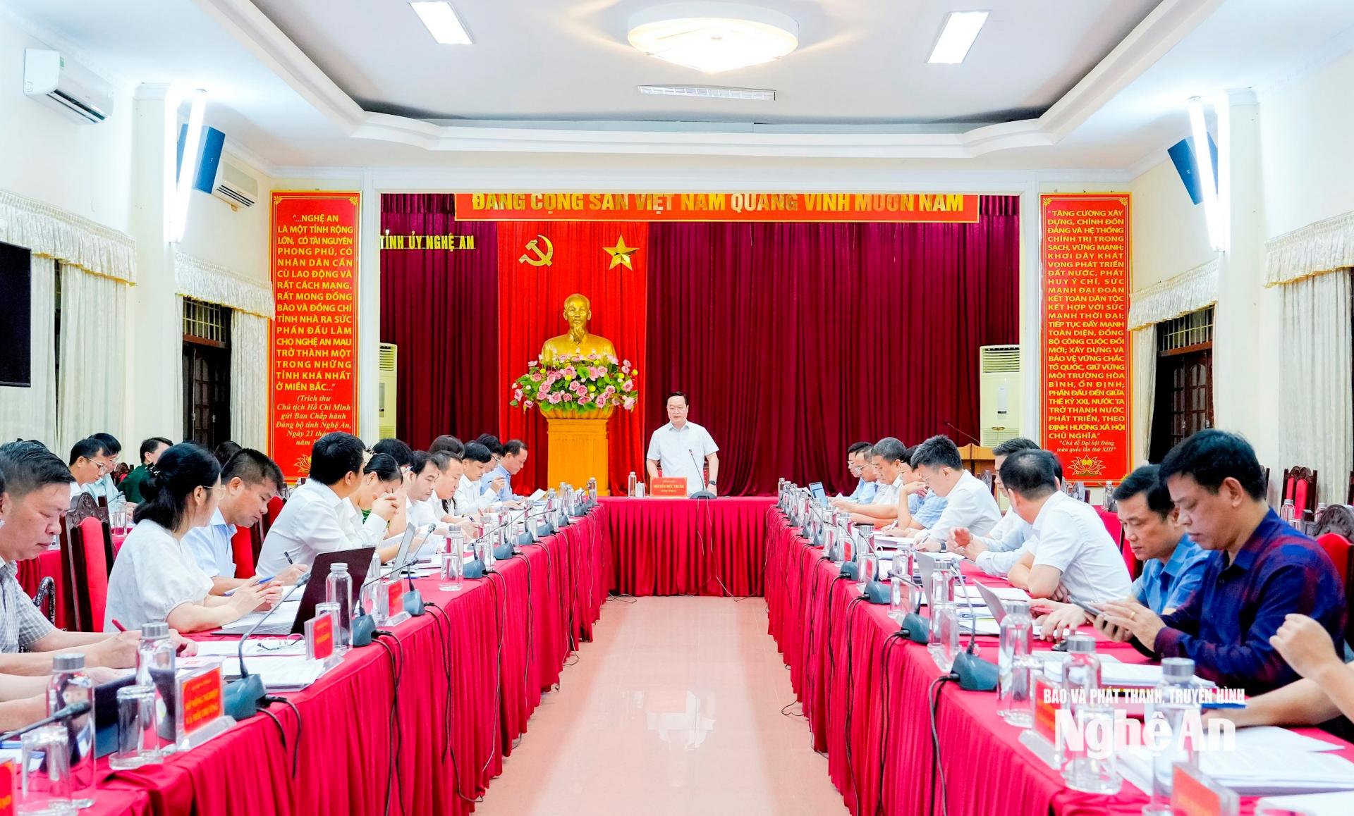 Đồng chí Nguyễn Đức Trung - Bí thư Tỉnh ủy, Tổ trưởng Tổ công tác số 1 chủ trì Hội nghị duyệt PG88 go Nạp Rút Tiền Đảng bộ phường Trường Vinh nhiệm kỳ 2025-2030.