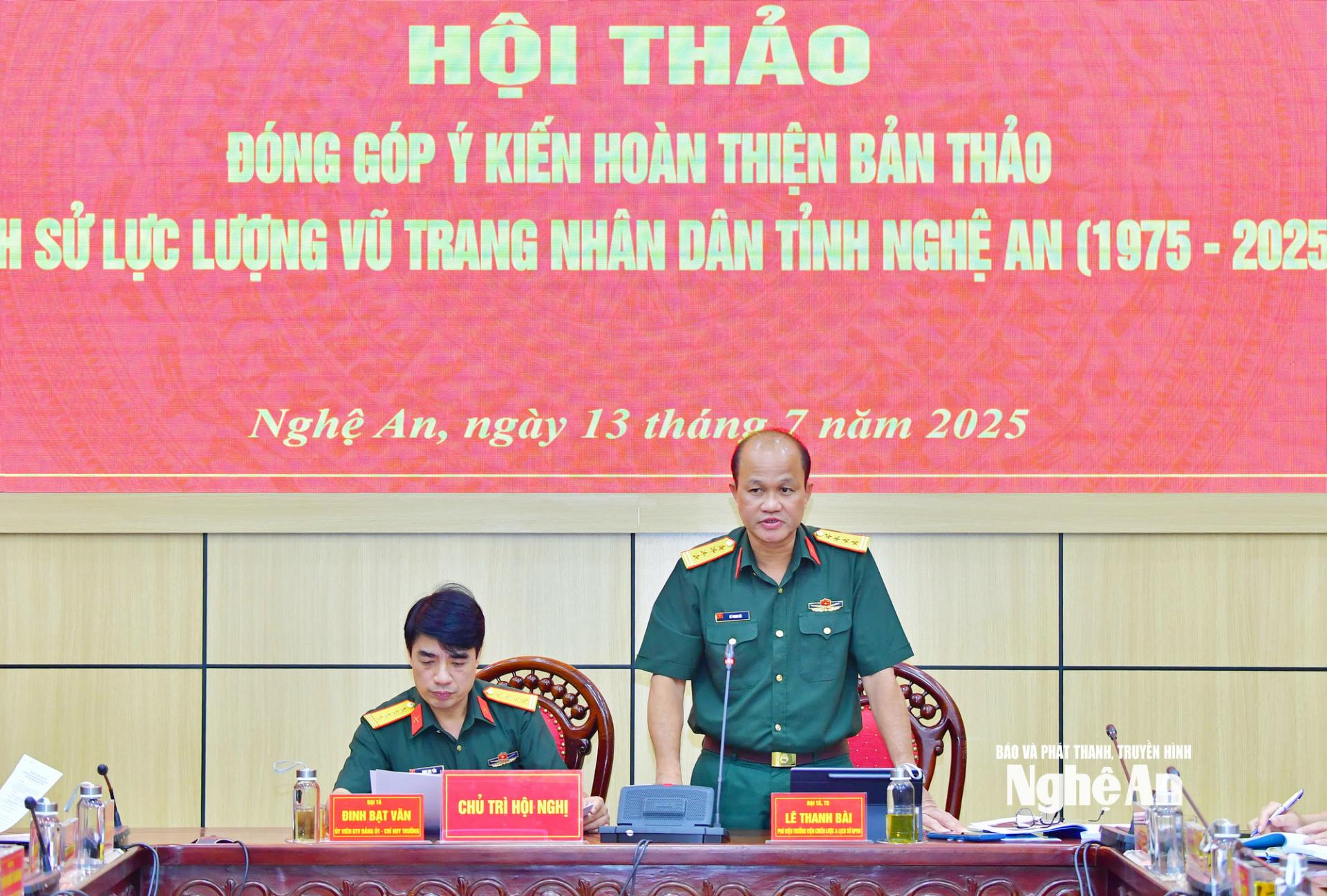 Đại tá, Tiến sĩ Lê Thanh Bài – Phó Viện trưởng, Viện Chiến lược và Lịch sử Quốc phòng PG 88 Nổ Hũ phát biểu tại hội nghị.
