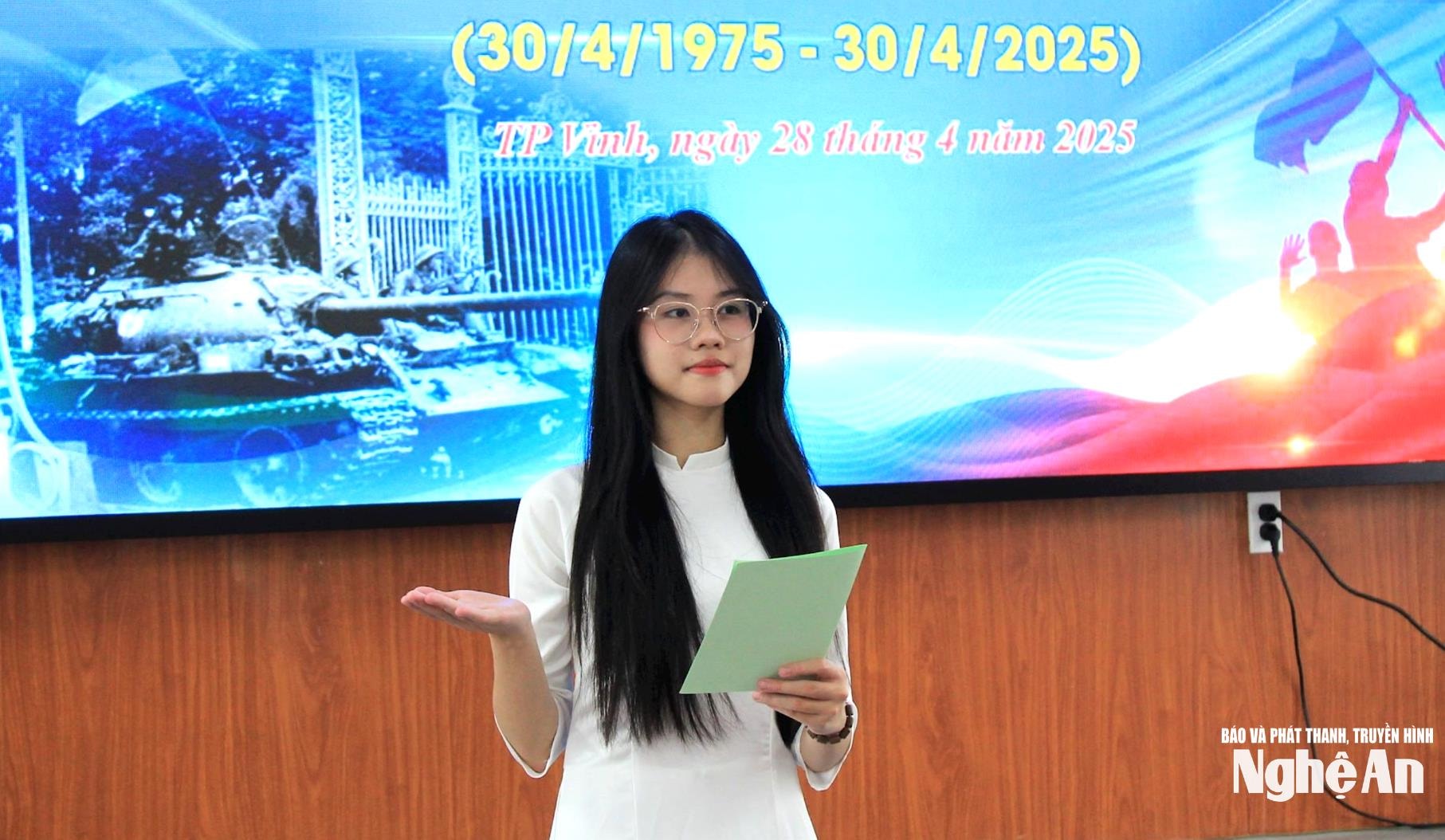 Thủ khoa khối C toàn quốc là học sinh năng nổ trong các hoạt động và ước mơ thi đậu vào Trường Đại học Sư phạm Hà Nội, trở thành giáo viên Ngữ văn. Ảnh: NCCC