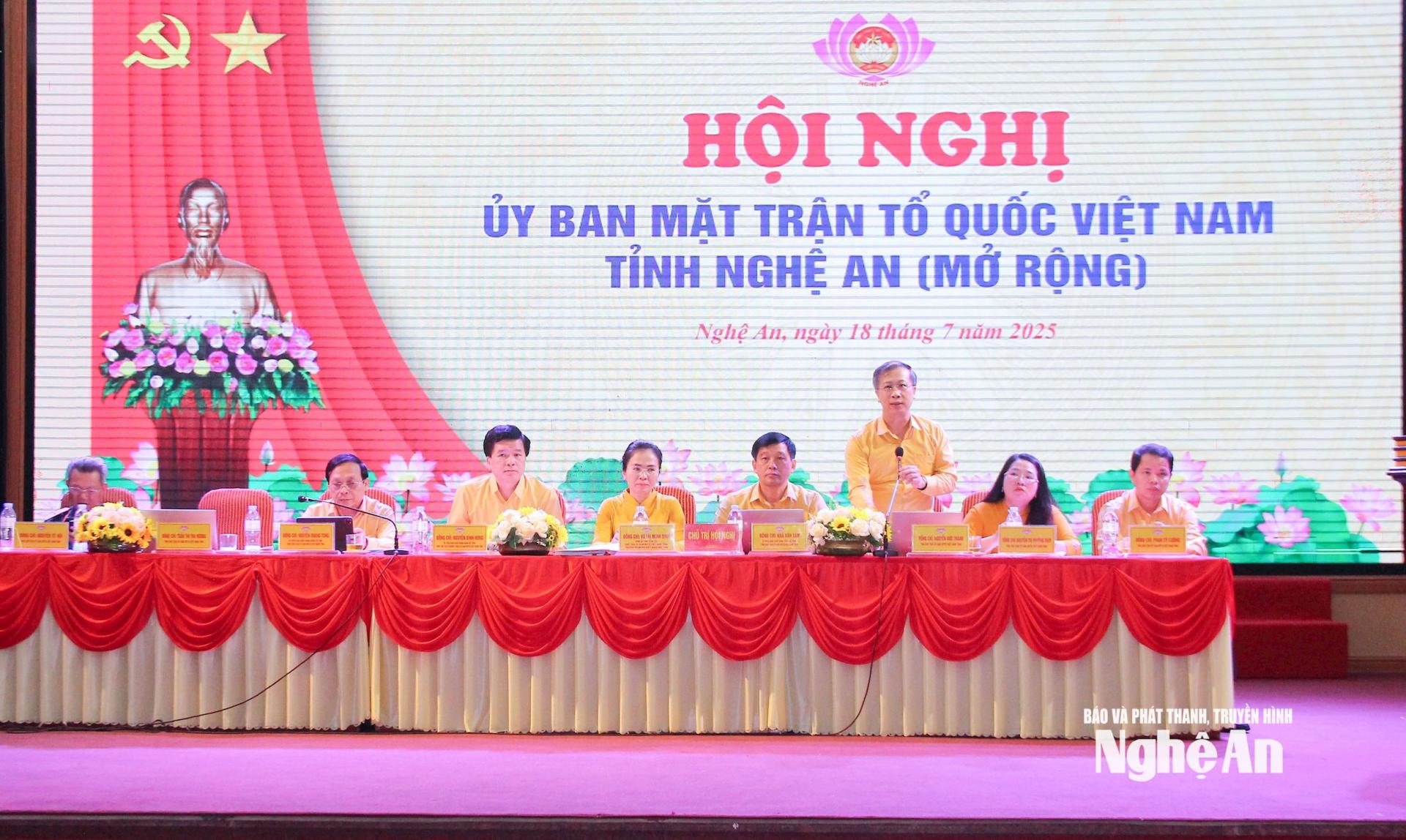 Ban Thường trực Uỷ ban MTTQ Việt Nam tỉnh khoá XV điều hành hội nghị.