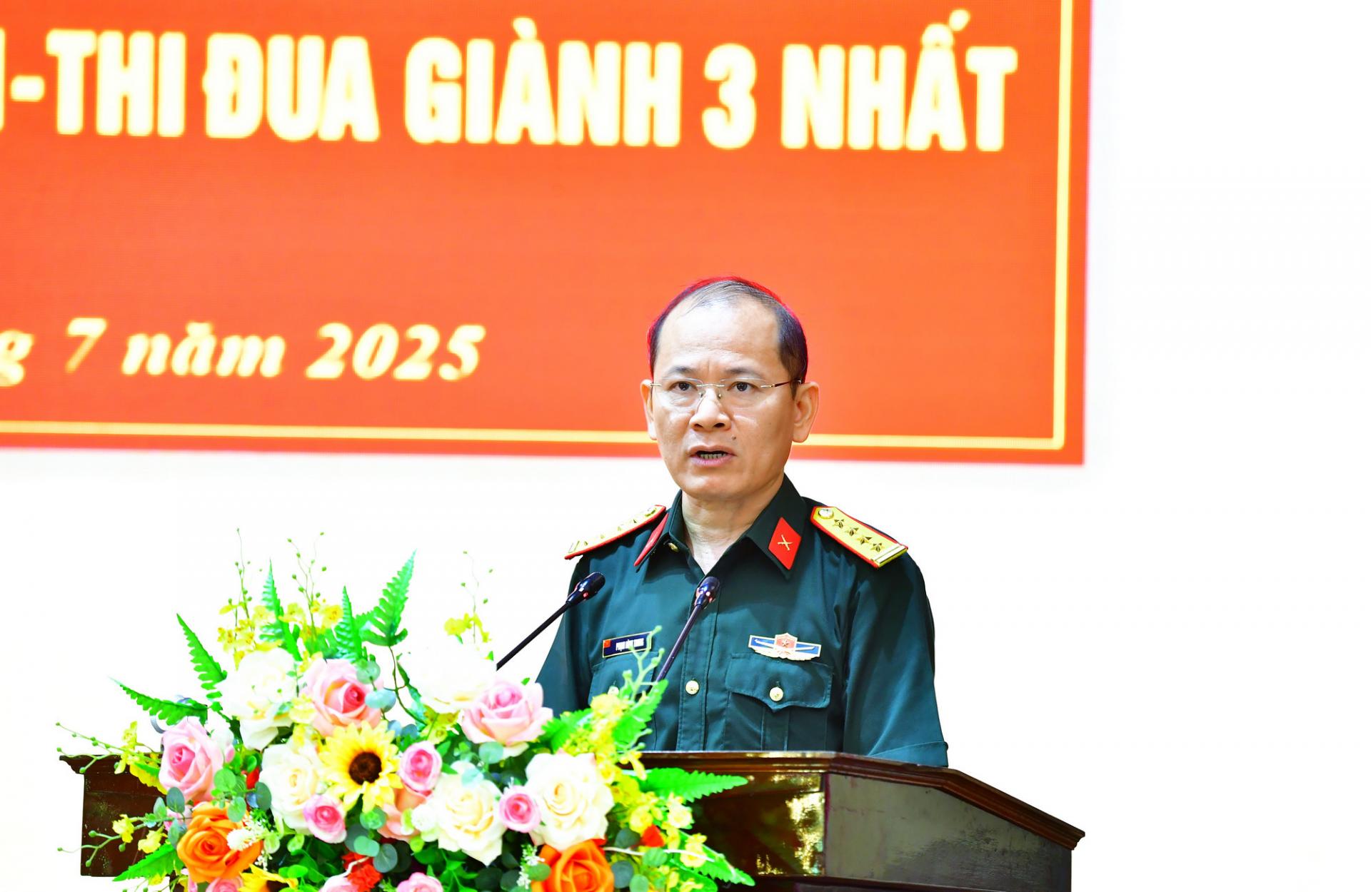 Đại tá Phạm Đình Trung – Phó Chính ủy, Phó PG88 go Bắn cá Thường trực Hội đồng Thi đua, Khen thưởng Bộ Chỉ huy Quân sự tỉnh phát động đợt thi đua cao điểm.