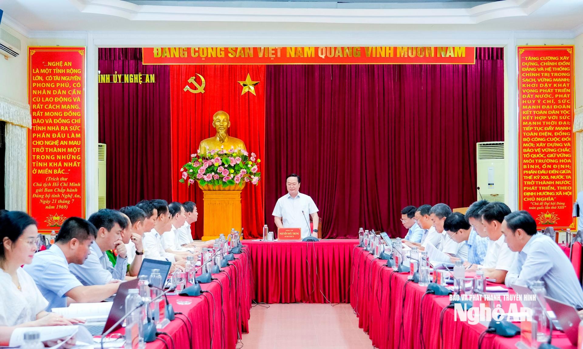 Đồng chí Nguyễn Đức Trung - Bí thư Tỉnh ủy, Tổ trưởng Tổ công tác số 1 chủ trì Hội nghị duyệt PG88 go Nạp Rút Tiền Đảng bộ phường Thành Vinh lần thứ I, nhiệm kỳ 2025-2030.