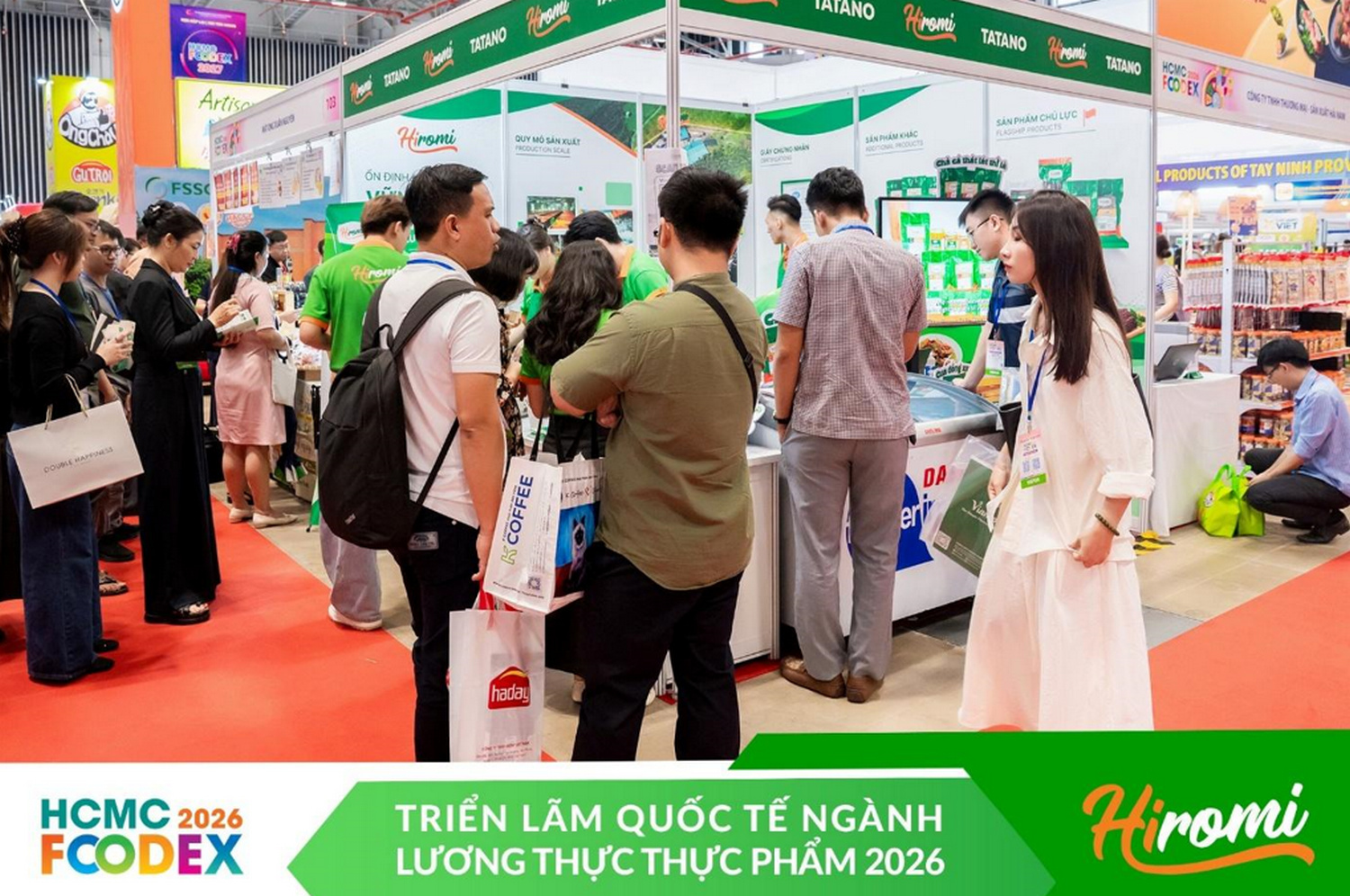 (Không khí nhộn nhịp tại gian hàng của Hiromi tại hội chợ Foodex 2026)