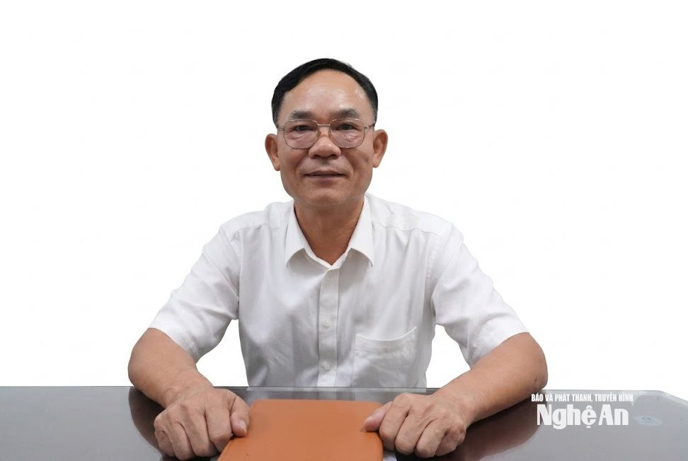 Bác sĩ chuyên khoa 2 Nguyễn Đình Khuê nêu rõ: Sự chung tay của cộng đồng lúc này chính là liều thuốc quý giá nhất để giúp những bệnh nhân đang chờ máu vượt qua lằn ranh sinh tử trong những ngày hè. Ảnh: Thành Chung