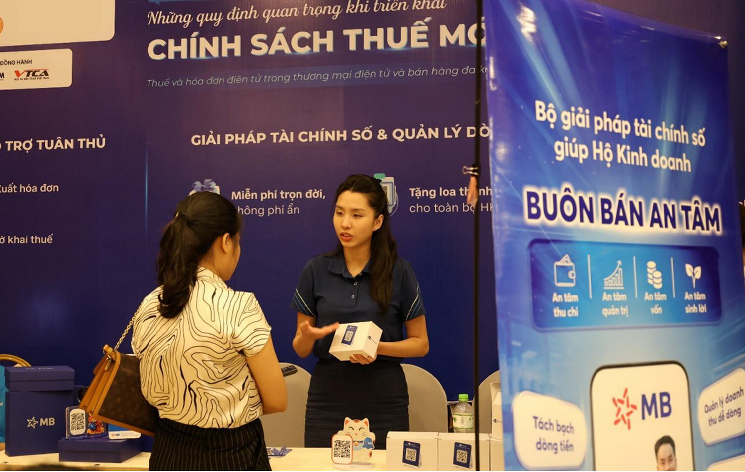 Ảnh: MB giới thiệu Bộ giải pháp tài chính số giúp hộ kinh doanh buôn bán an tâm