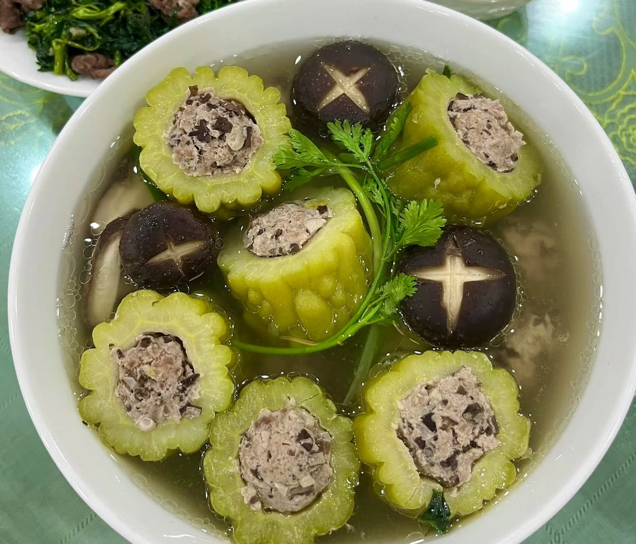 Mướp đắng tốt cho người tăng huyết áp, cao mỡ máu. Ảnh: Hoa Trần