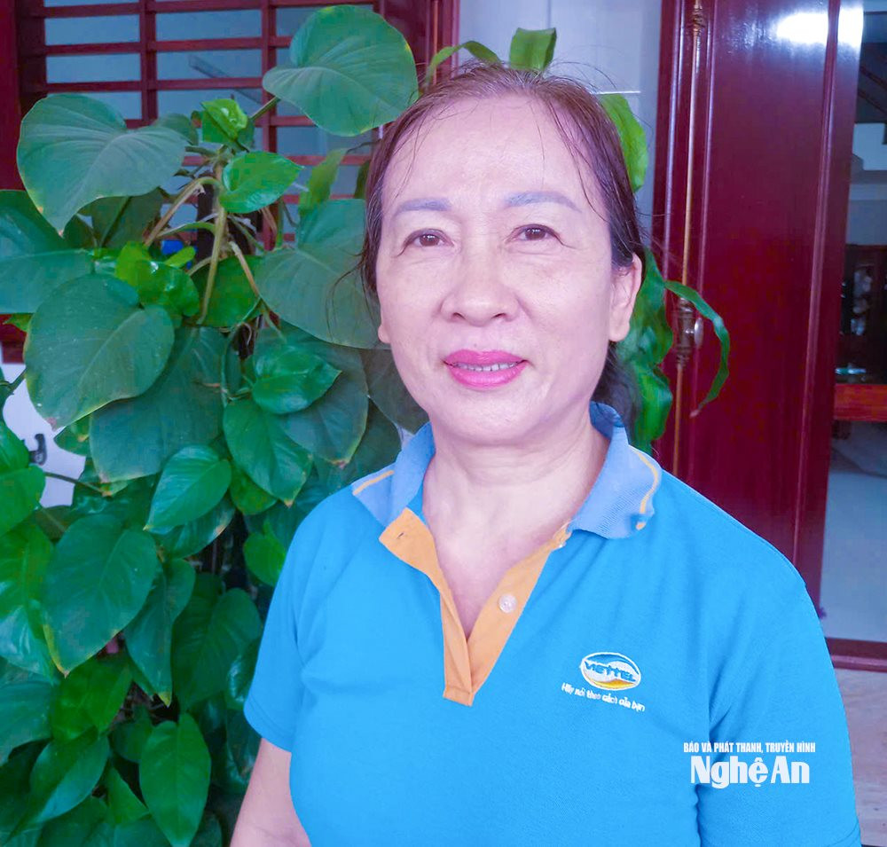 Bà Nguyễn Thị Lương, ở khối Tân Tiến, phường Vinh Phú kỳ vọng sau chất vấn là chuyển biến thực chất trong cấp Giấy chứng nhận quyền sử dụng đất. Ảnh: Mai Hoa