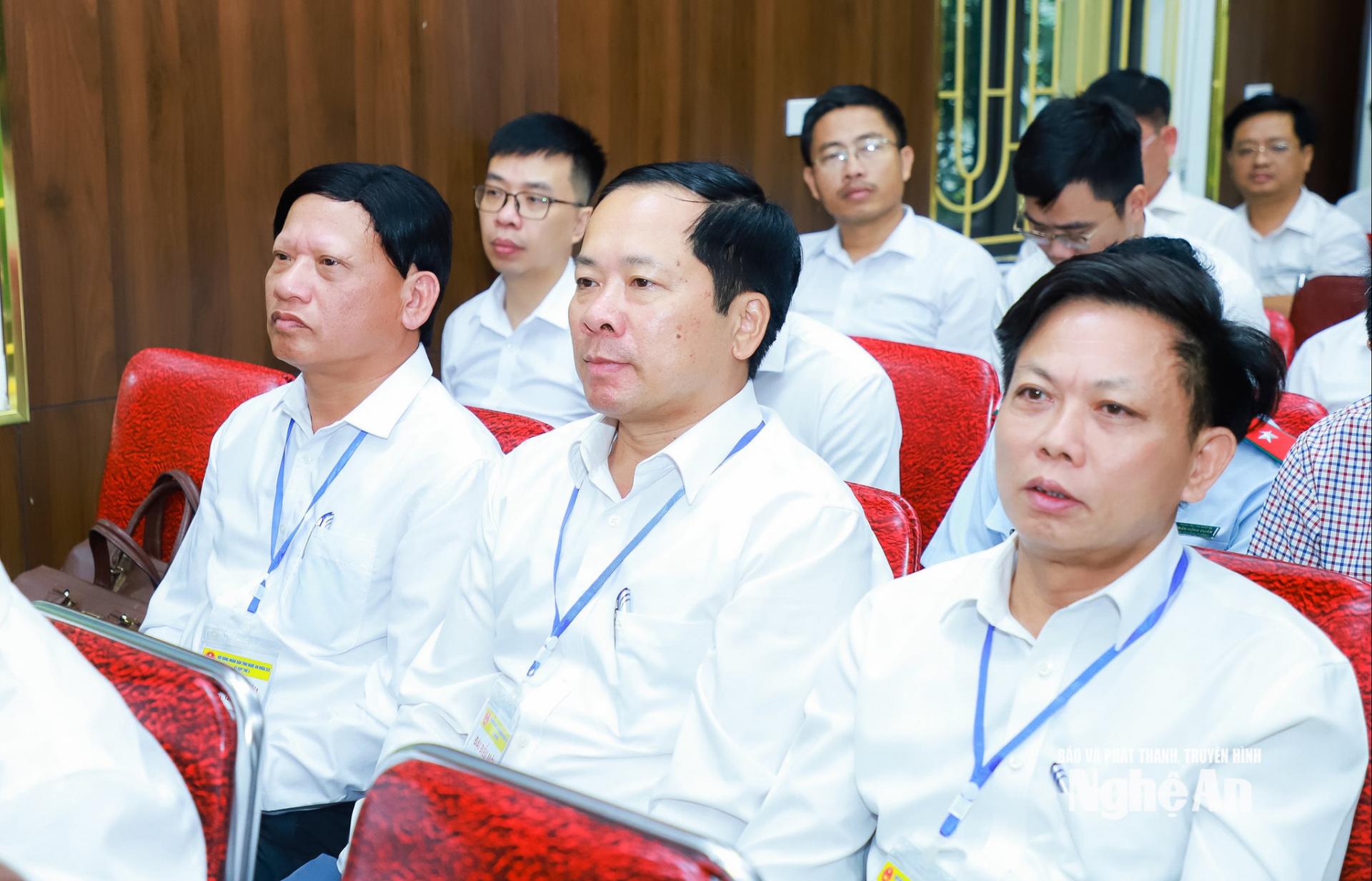 Các đại biểu dự phiên thảo luận tại Tổ 2. Ảnh: Thành Duy