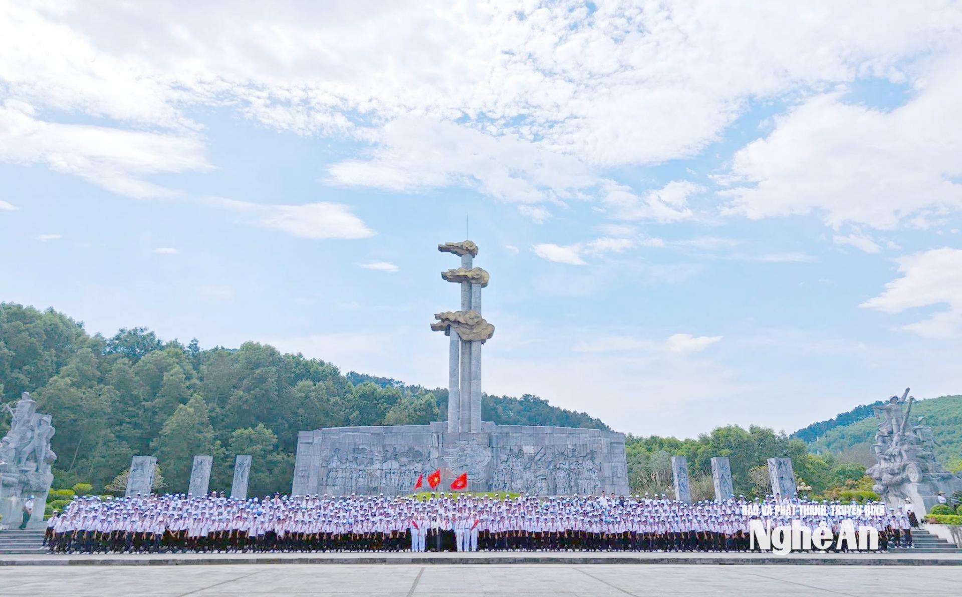 Khu Di tích lịch sử quốc gia Truông Bồn thu hút đông đảo học sinh, sinh viên trong và ngoài tỉnh đến tham quan, tìm hiểu lịch sử, giáo dục truyền thống. Ảnh: PV