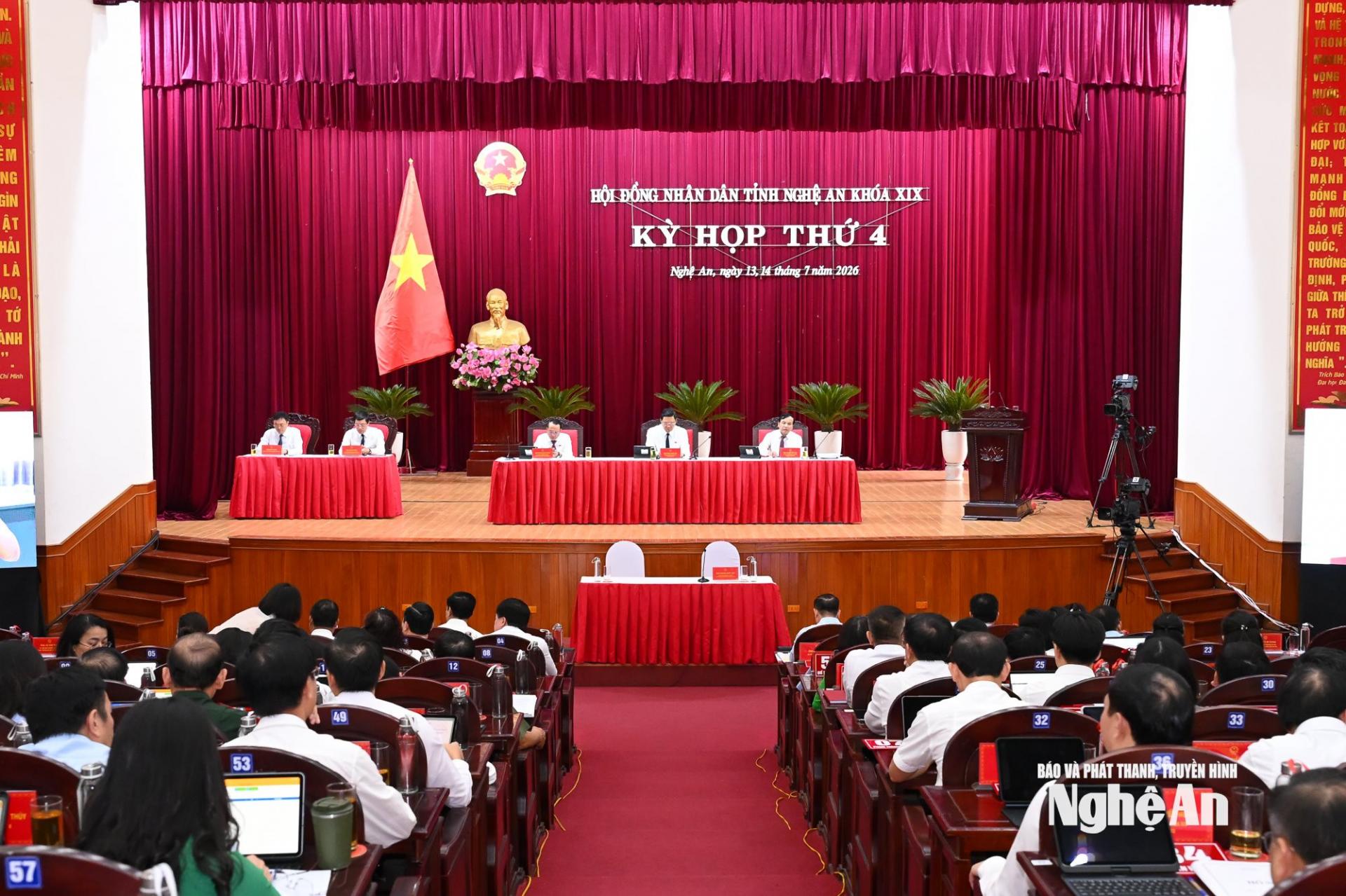 Kỳ họp thứ 4, HĐND tỉnh khóa XIX tiếp tục chương trình với phiên chất vấn và trả lời chất vấn. Ảnh: Thành Cường