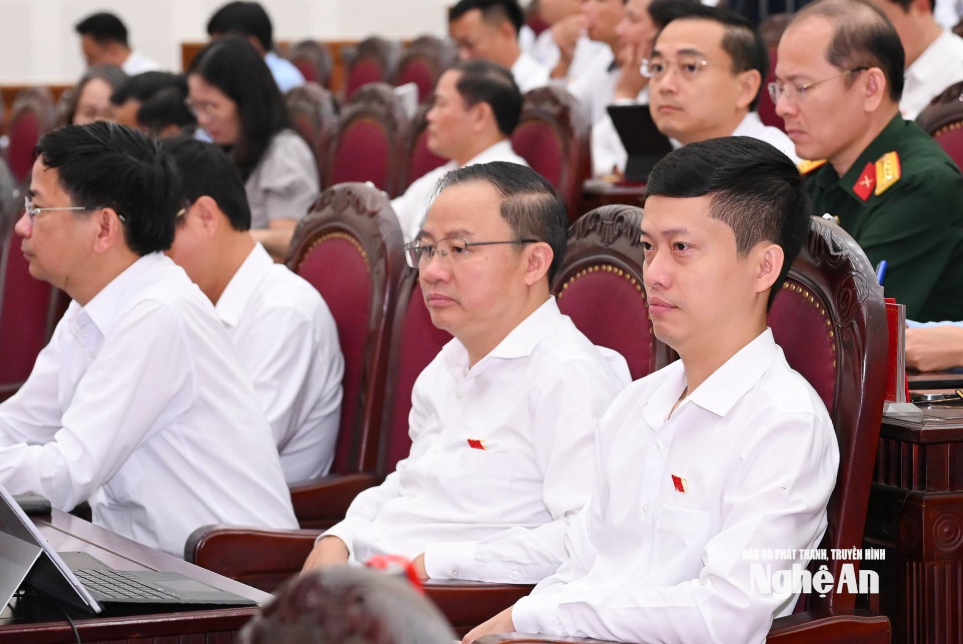 Các đại biểu HĐND tỉnh tham dự kỳ họp. Ảnh: Thành Cường