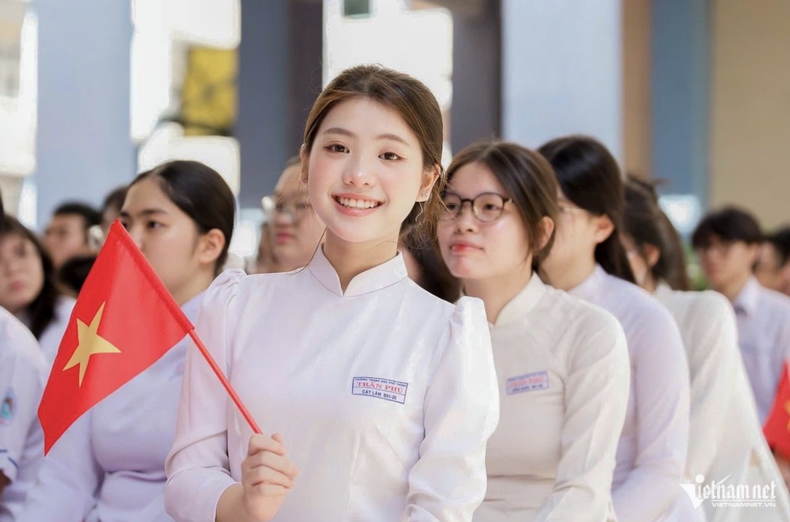 Học sinh tại TP Hồ Chí Minh trong lễ khai giảng năm học mới. Ảnh: Nguyễn Huế