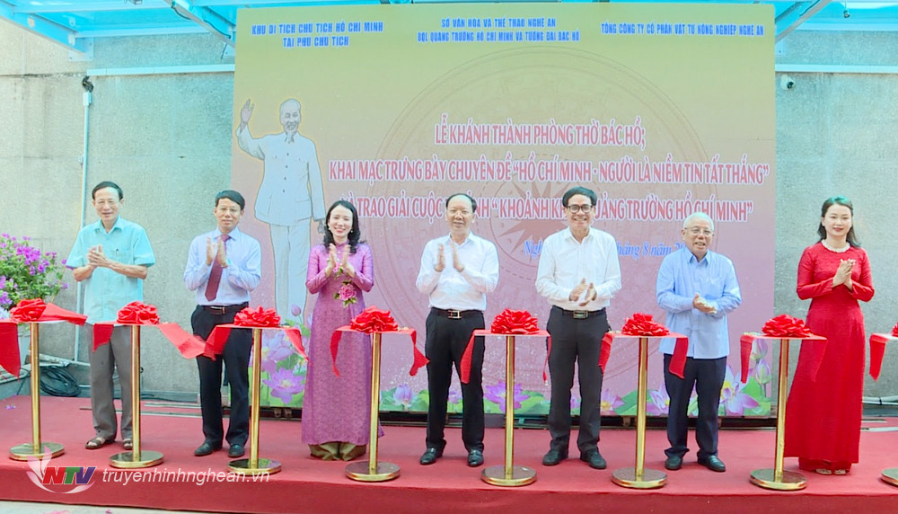 Lễ cắt băng khánh thành Phòng thờ Bác Hồ và Khai mạc trưng bày chuyên đề “Hồ Chí Minh – Người là niềm tin tất thắng”