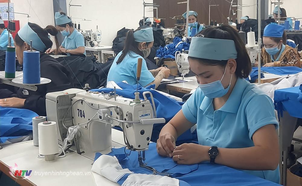 Mô hình kinh tế giỏi của ông Trần Văn Quyền – Giám đốc PG88 link tải May xuất khẩu Đại Minh Giáo xứ Xuân An đạt hiệu quả kinh tế cao, tạo công ăn việc làm cho 160 lao động.