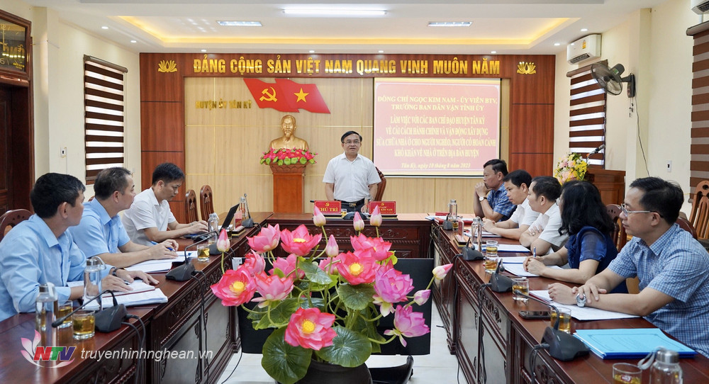 Toàn cảnh cuộc làm việc.