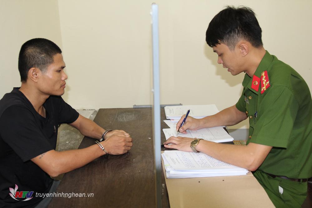 Đối tượng Trần Thế Cường tại cơ quan công an.