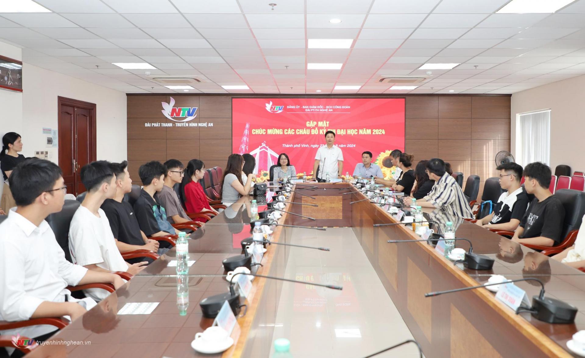 Toàn cảnh buổi gặp mặt.
