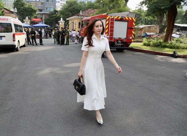 Ca sĩ Vy Oanh tại tòa