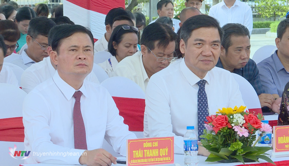 Bí thư Tỉnh uỷ Thái Thanh Quý và Phó Bí thư Tỉnh uỷ Hoàng Nghĩa Hiếu dự lễ giỗ.