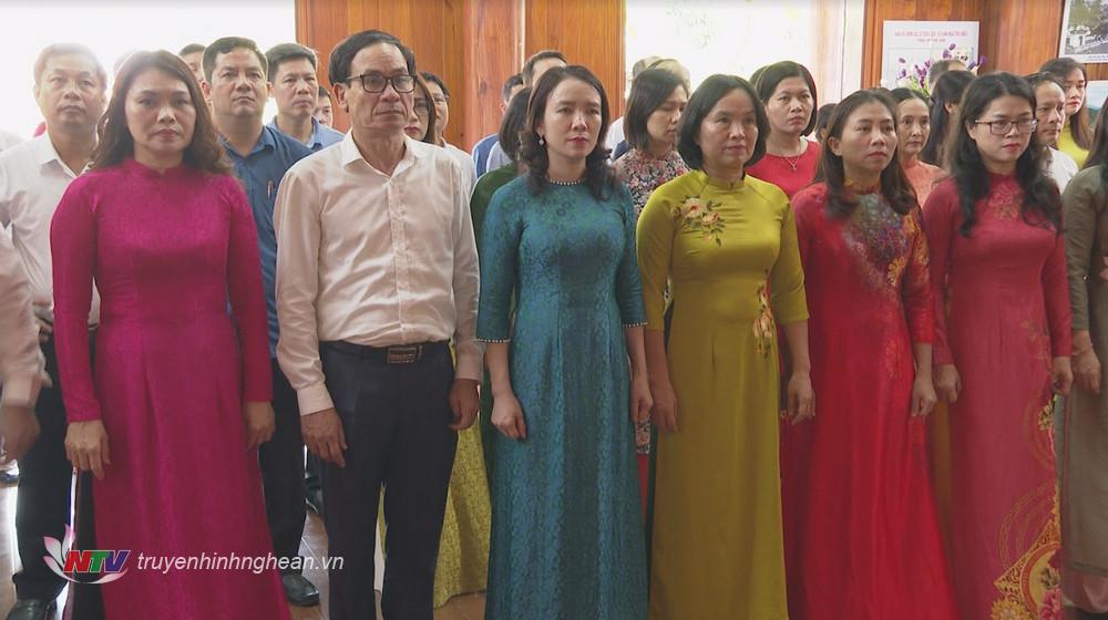 Lãnh đạo các sở, ngành và TP Vinh tưởng niệm đồng chí Nguyễn Thị Minh Khai