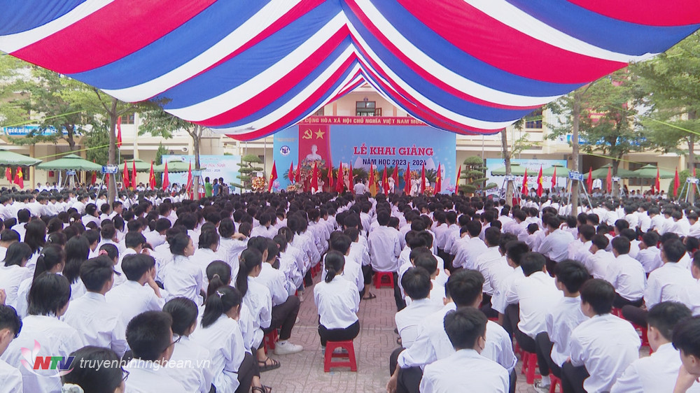 Quang cảnh lễ khai giảng.