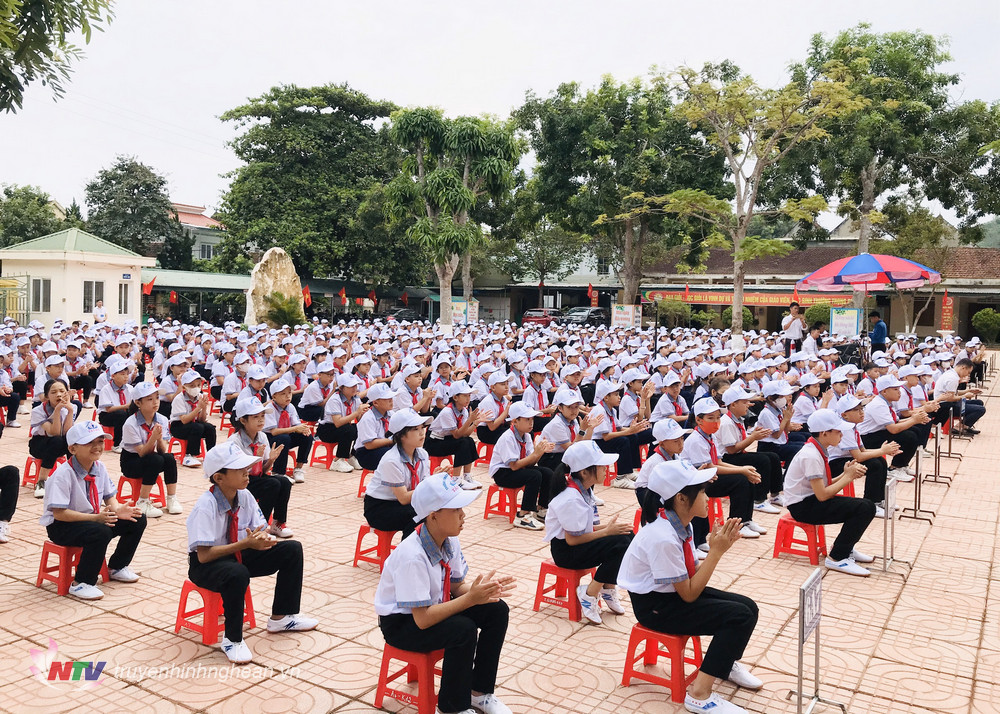 Học sinh hào hứng tham dự lễ khai giảng năm học mới 2023 - 2024