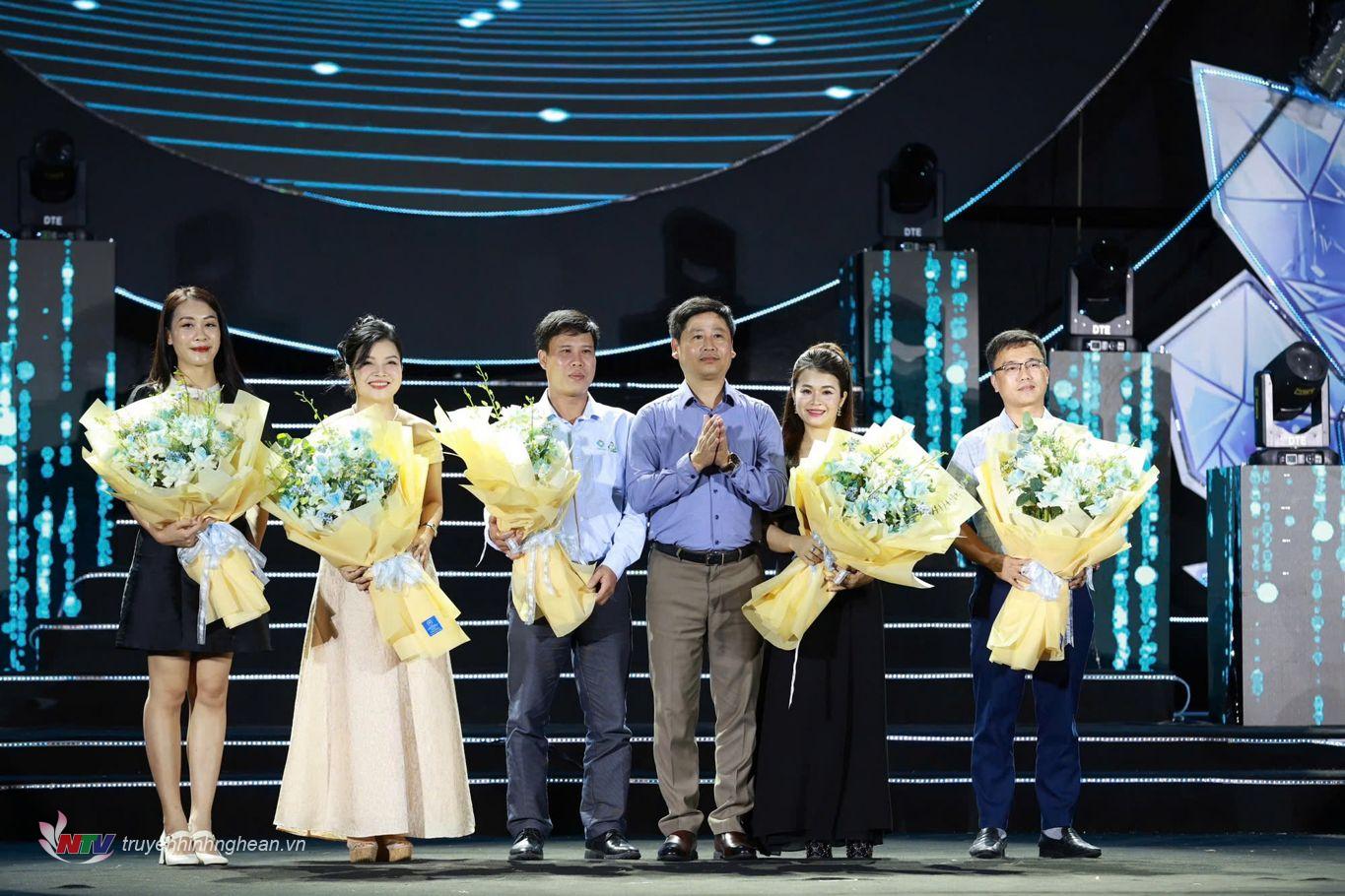 Tối 27/9, vòng Chung kết xếp hạng Link Vào PG88 link Tiếng hát Truyền hình - Giải Sao Mai xứ Nghệ 2024 đã diễn ra tại Sân khấu ngoài trời Khu đô thị Eco Central Park - Khu đô thị Eco Central Park Vinh với những giọng ca xuất sắc nhất của mùa giải năm nay