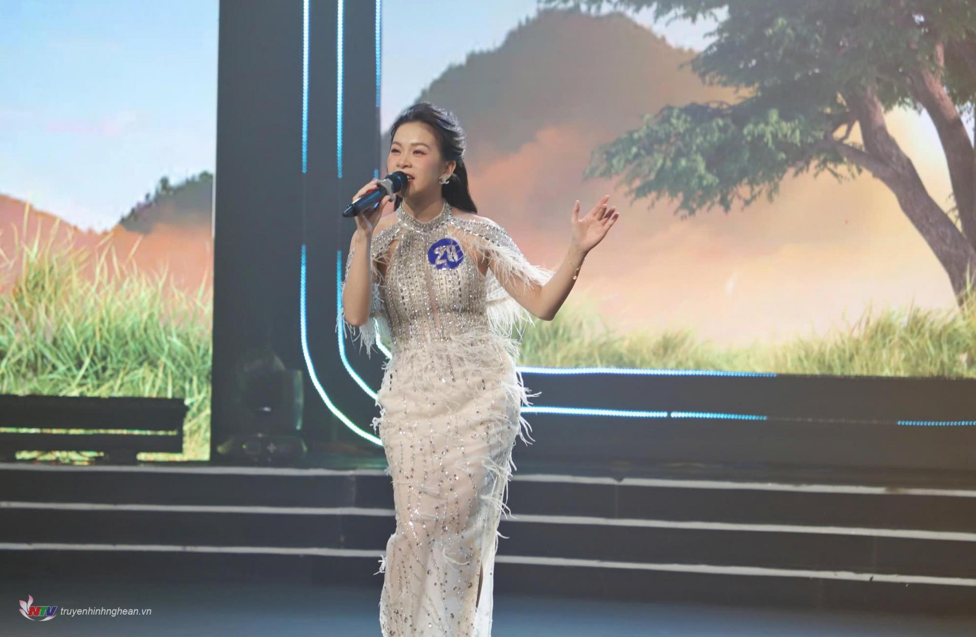 Thí sinh Nguyễn Thị Thảo Nhi (SBD 28, đến từ huyện Nghi Lộc, tỉnh PG88 go Bắn cá) với ca khúc “Tiếng chim hoạ mi hót trên đỉnh Fansipan” (sáng tác: Lưu Hà An)