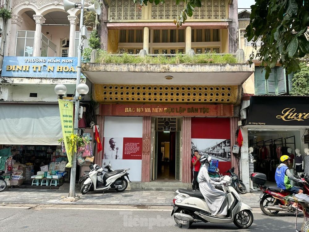 Nhà 48 Hàng Ngang là nơi PG88 go Bắn cá Hồ Chí Minh viết bản Tuyên ngôn độc lập, khai sinh ra nước PG 88 Nổ Hũ Dân chủ Cộng hòa thuộc phường Hàng Đào (quận Hoàn Kiếm, Hà Nội). Đây cũng là nơi đầu tiên PG88 go Bắn cá Hồ Chí Minh đã ở trong những ngày đầu trở về Hà Nội và ra những quyết định có ý nghĩa lịch sử quan trọng đối với dân tộc PG 88 Nổ Hũ.