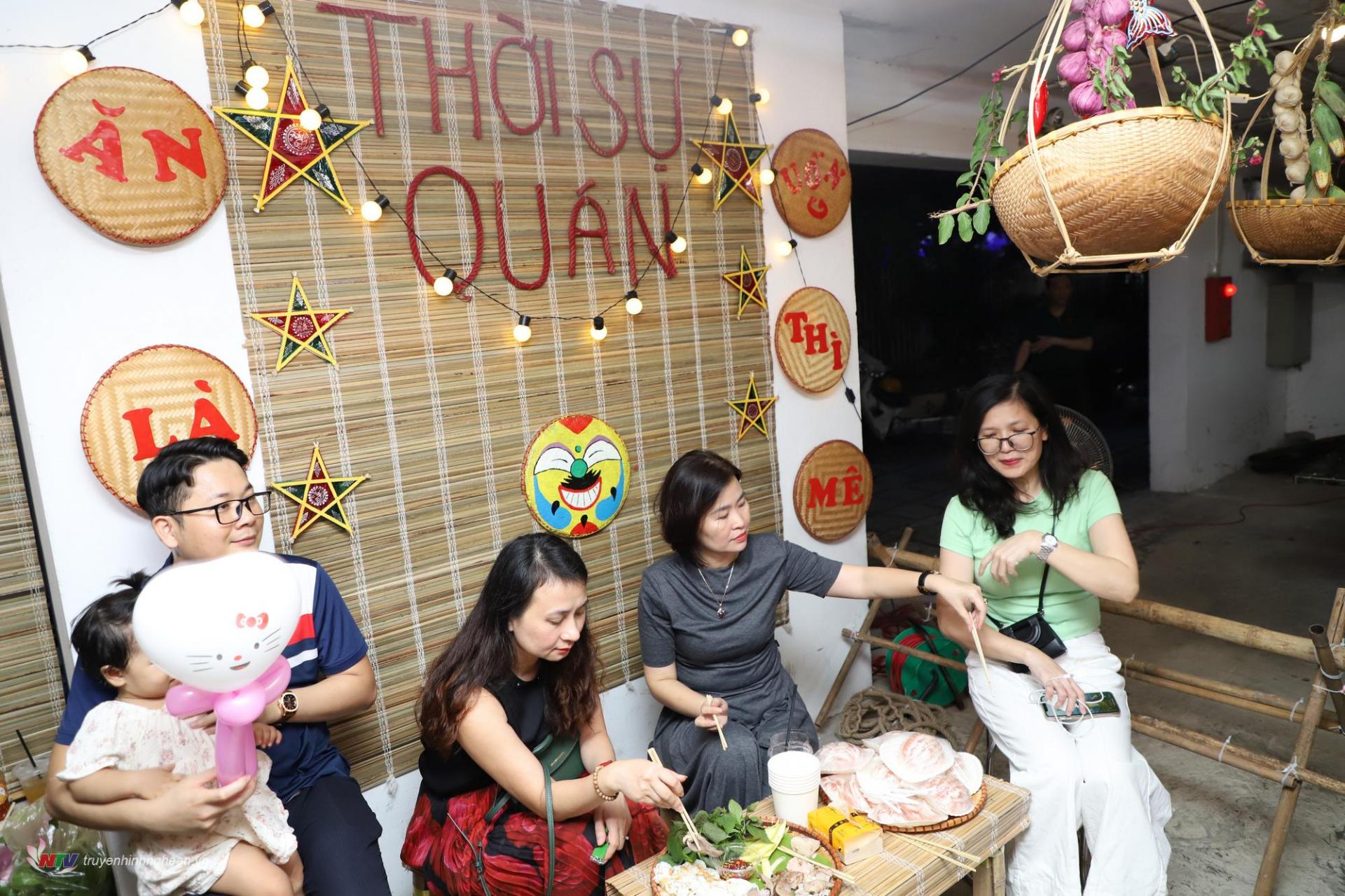 Gian hàng đậm chất Tết Trung thu của Phòng PG 88 Nổ Hũ.