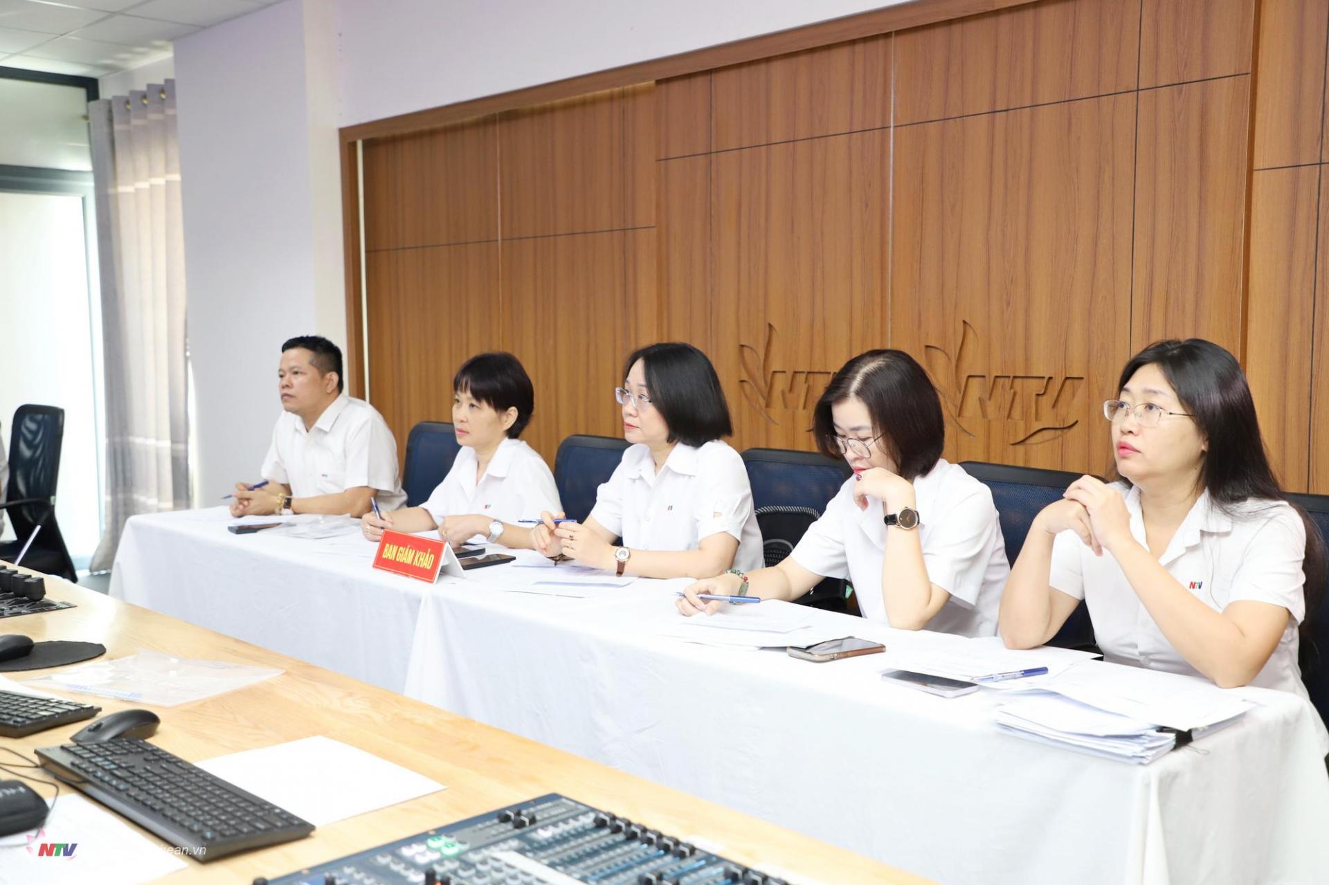 Ban giám khảo chấm thi tại Link Vào PG88 link.