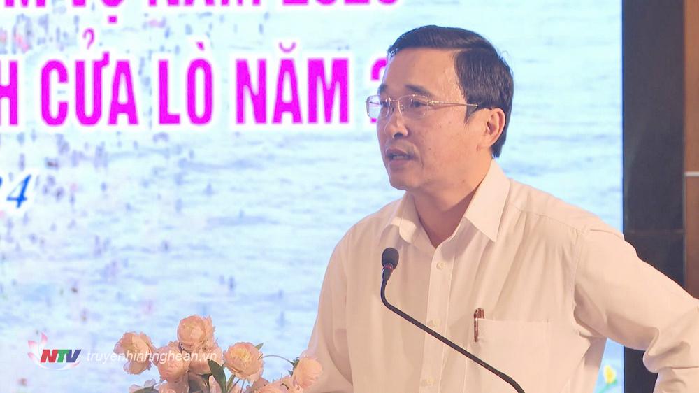 Đồng chí Hoàng Thanh Sơn - Trưởng phòng Văn hóa và Thông tin thị xã Cửa Lò báo cáo tổng kết hoạt động du lịch Cửa Lò năm 2024