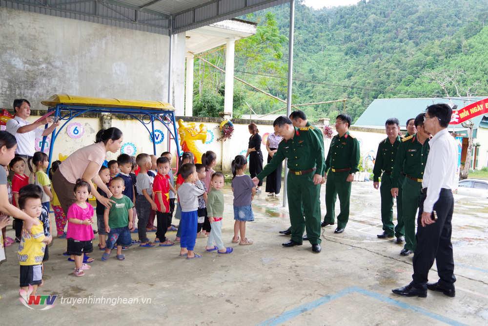 Thăm điểm Trường Mầm non Bản Mờ.