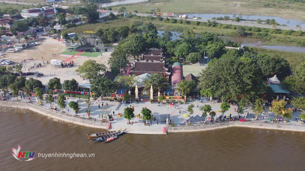 Đền ông Hoàng Mười nhìn từ trên cao.