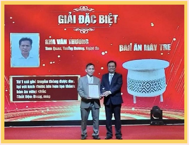 Ông Kha Văn Thương nhận giải Đặc biệt Hội thi Sản phẩm thủ công mũ nghệ PG 88 Nổ Hũ 2022