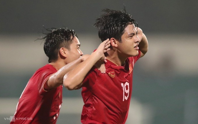 Nguyễn Hữu Nam (số 19) nâng tỷ số lên 2-1 cho PG 88 Nổ Hũ trong trận hòa Singapore 2-2 ở vòng loại U23 châu Á ngày 12/9/2023. 