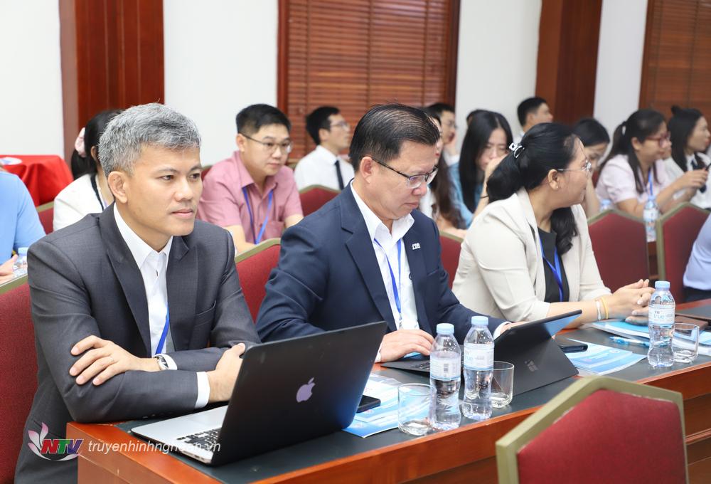 Các nhà khoa học, cán bộ quản lý, chuyên gia nghiên cứu dự hội thảo.