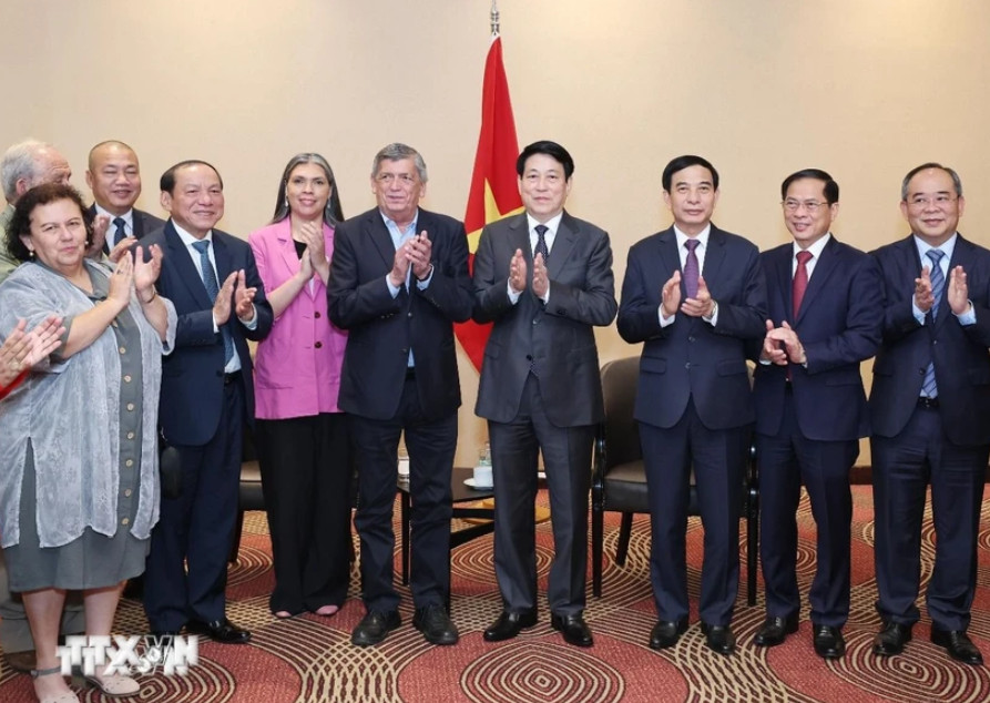 PG88 go Bắn cá nước Lương Cường, PG88 go Bắn cá Đảng Cộng sản Chile Lautaro Carmona Soto và các đại biểu. (Ảnh: Lâm Khánh/TTXVN)